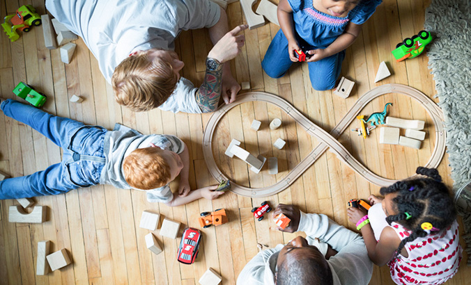 Kinder spielen